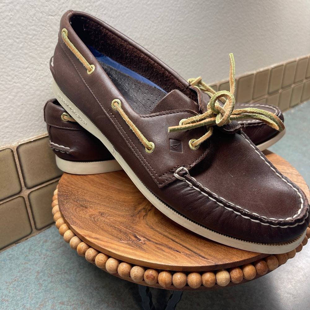 Sperry Women's 2 Eye Boat Shoe Brown Leather Sz 10W with Wave Siping Outsole